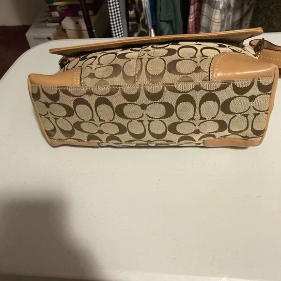 Coach Signature Shoulder Bag EXCELLENT CONDITION - Picture 6 of 10